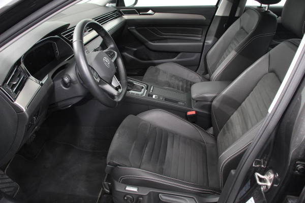Volkswagen Passat Variant 1.5 TSI 150pk DSG Elegance Plus Pro | Navigatie | Camera | Climate Control | Adaptive Cruise Control | Elektrische Achterklep | Lane Assist | LED | DAB |