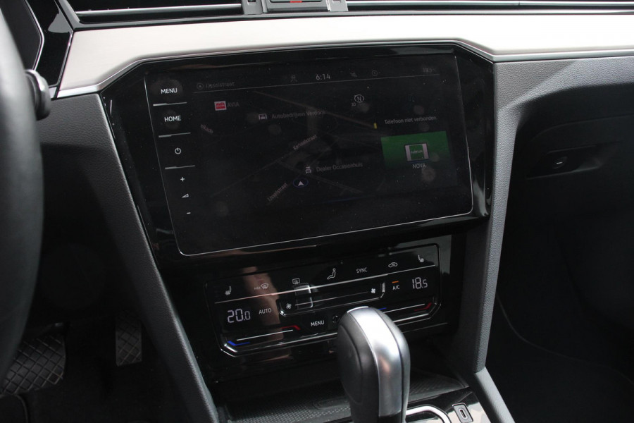 Volkswagen Passat Variant 1.5 TSI 150pk DSG Elegance Plus Pro | Navigatie | Camera | Climate Control | Adaptive Cruise Control | Elektrische Achterklep | Lane Assist | LED | DAB |