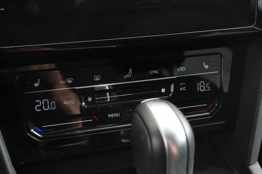 Volkswagen Passat Variant 1.5 TSI 150pk DSG Elegance Plus Pro | Navigatie | Camera | Climate Control | Adaptive Cruise Control | Elektrische Achterklep | Lane Assist | LED | DAB |