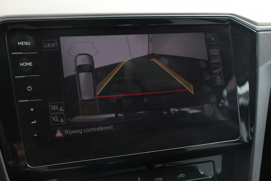 Volkswagen Passat Variant 1.5 TSI 150pk DSG Elegance Plus Pro | Navigatie | Camera | Climate Control | Adaptive Cruise Control | Elektrische Achterklep | Lane Assist | LED | DAB |