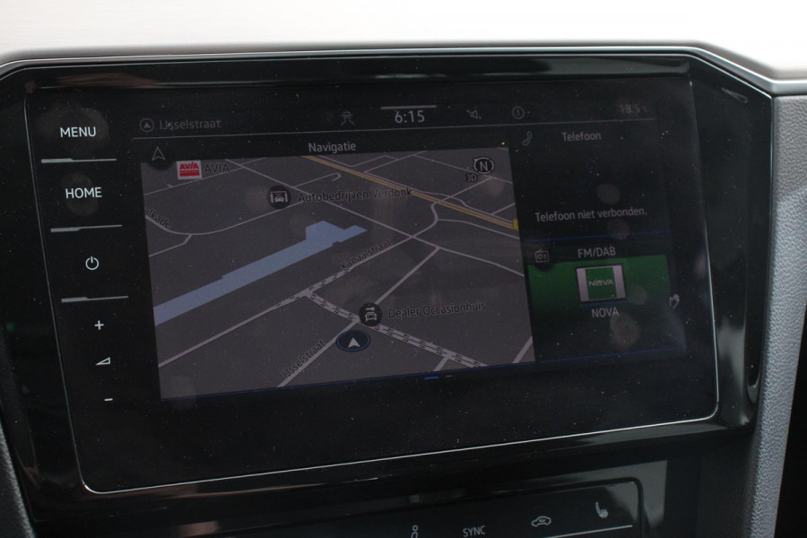 Volkswagen Passat Variant 1.5 TSI 150pk DSG Elegance Plus Pro | Navigatie | Camera | Climate Control | Adaptive Cruise Control | Elektrische Achterklep | Lane Assist | LED | DAB |