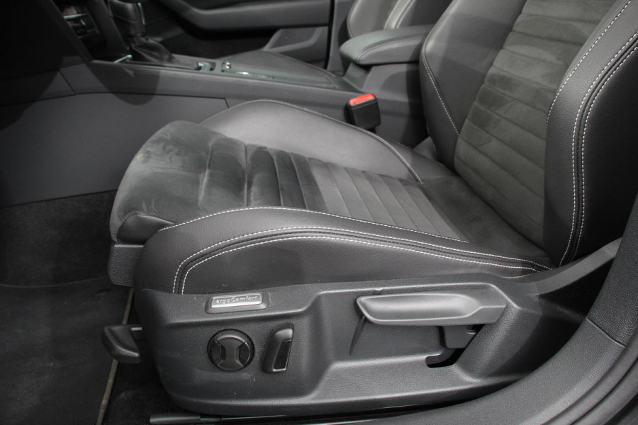 Volkswagen Passat Variant 1.5 TSI 150pk DSG Elegance Plus Pro | Navigatie | Camera | Climate Control | Adaptive Cruise Control | Elektrische Achterklep | Lane Assist | LED | DAB |