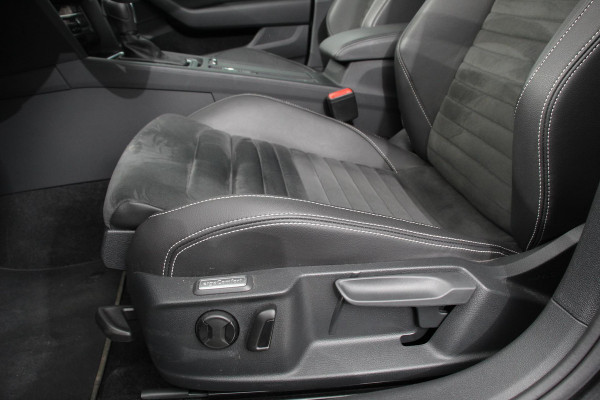 Volkswagen Passat Variant 1.5 TSI 150pk DSG Elegance Plus Pro | Navigatie | Camera | Climate Control | Adaptive Cruise Control | Elektrische Achterklep | Lane Assist | LED | DAB |