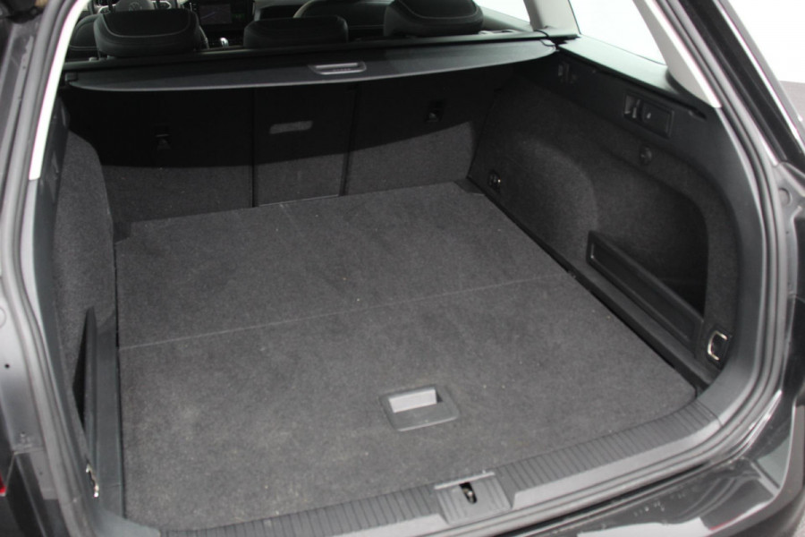 Volkswagen Passat Variant 1.5 TSI 150pk DSG Elegance Plus Pro | Navigatie | Camera | Climate Control | Adaptive Cruise Control | Elektrische Achterklep | Lane Assist | LED | DAB |