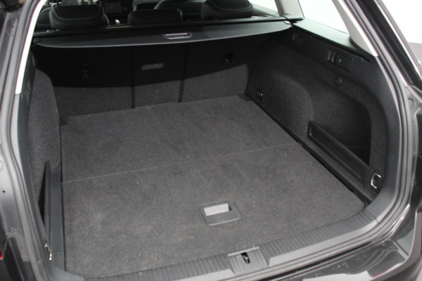 Volkswagen Passat Variant 1.5 TSI 150pk DSG Elegance Plus Pro | Navigatie | Camera | Climate Control | Adaptive Cruise Control | Elektrische Achterklep | Lane Assist | LED | DAB |