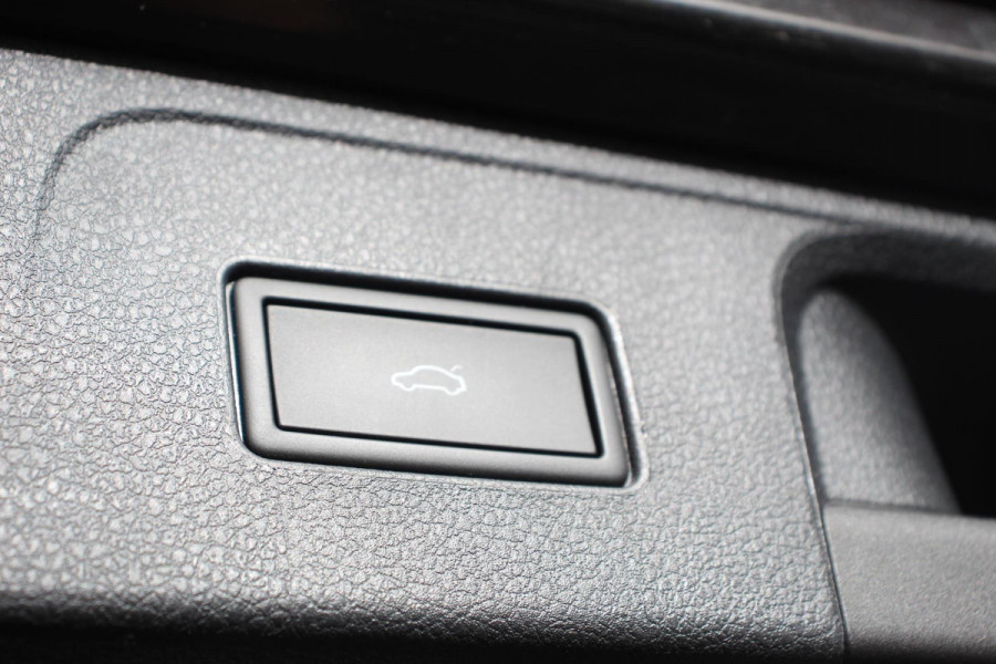 Volkswagen Passat Variant 1.5 TSI 150pk DSG Elegance Plus Pro | Navigatie | Camera | Climate Control | Adaptive Cruise Control | Elektrische Achterklep | Lane Assist | LED | DAB |