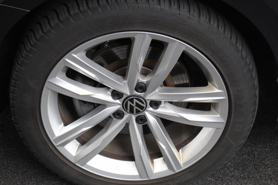 Volkswagen Passat Variant 1.5 TSI 150pk DSG Elegance Plus Pro | Navigatie | Camera | Climate Control | Adaptive Cruise Control | Elektrische Achterklep | Lane Assist | LED | DAB |