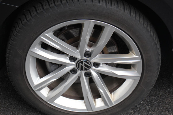 Volkswagen Passat Variant 1.5 TSI 150pk DSG Elegance Plus Pro | Navigatie | Camera | Climate Control | Adaptive Cruise Control | Elektrische Achterklep | Lane Assist | LED | DAB |
