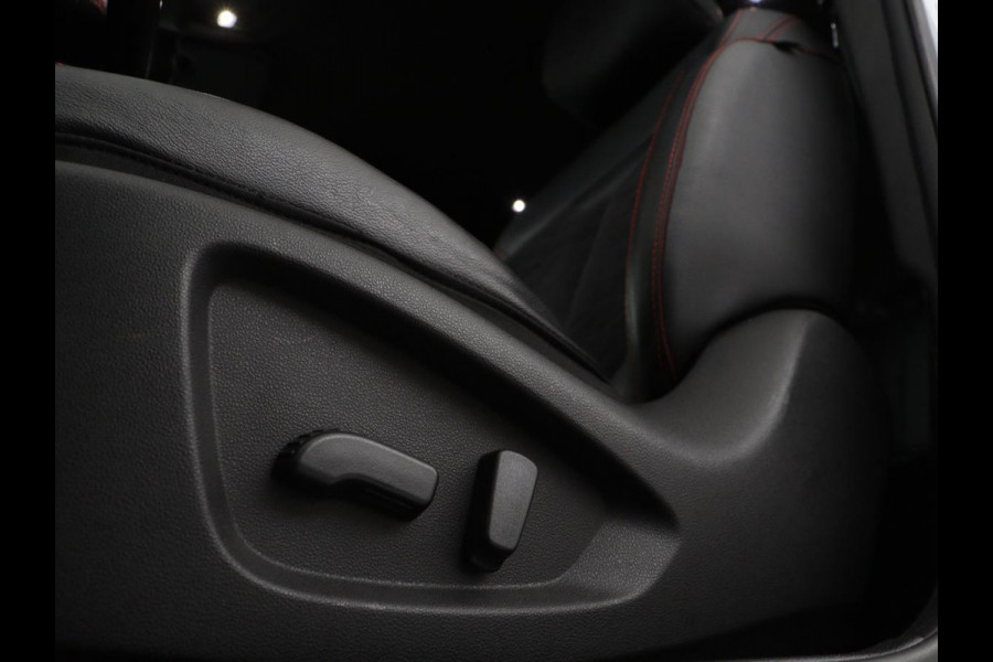 Renault Kadjar 1.3 TCe Black Edition | Stoelverwarming | Carplay | Keyless | Camera | Leder/Alcantara | Full LED | Half leder | Bose Sound | Climate control