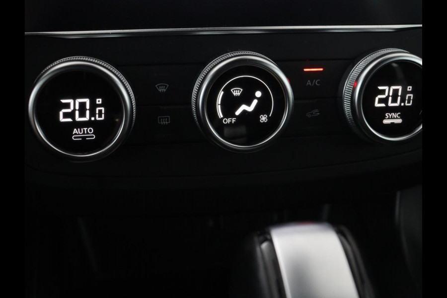 Renault Kadjar 1.3 TCe Black Edition | Stoelverwarming | Carplay | Keyless | Camera | Leder/Alcantara | Full LED | Half leder | Bose Sound | Climate control