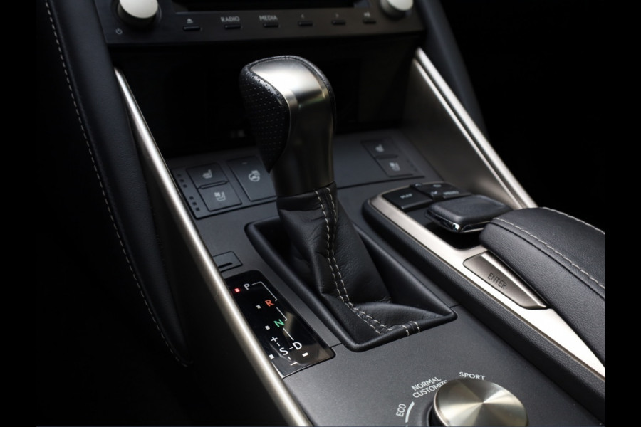 Lexus IS 300h Hybrid F-Sport Line | Mark Levinson | Schuifdak | Stoelvent