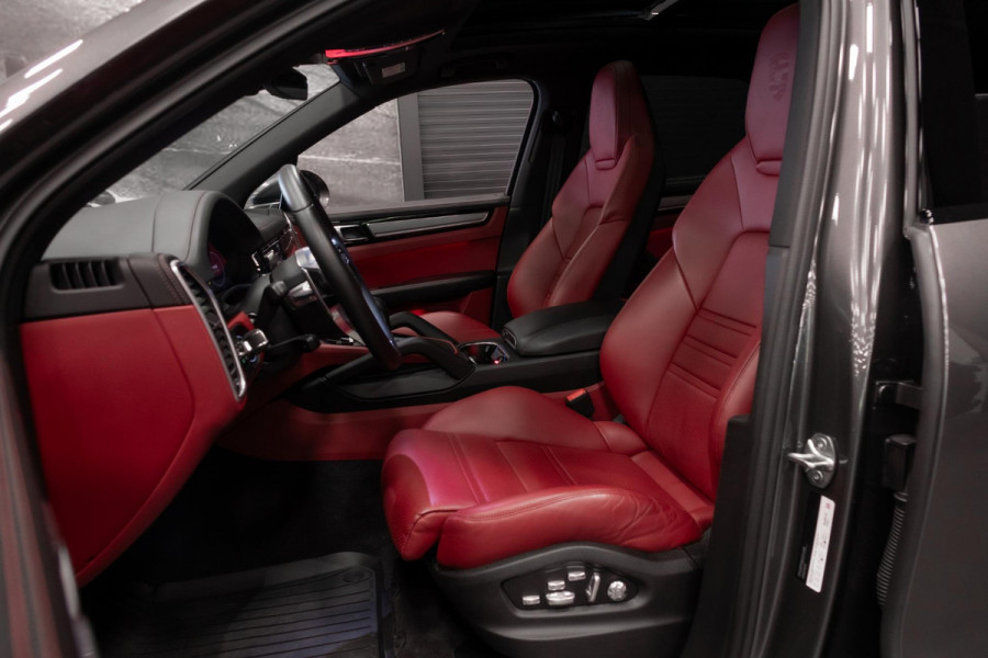 Porsche Cayenne 3.0 E-Hybrid *Sport-Chrono / PASM / Panorama / BOSE / Soft-Close / Surround-view*