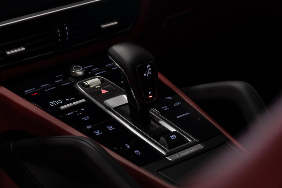 Porsche Cayenne 3.0 E-Hybrid *Sport-Chrono / PASM / Panorama / BOSE / Soft-Close / Surround-view*
