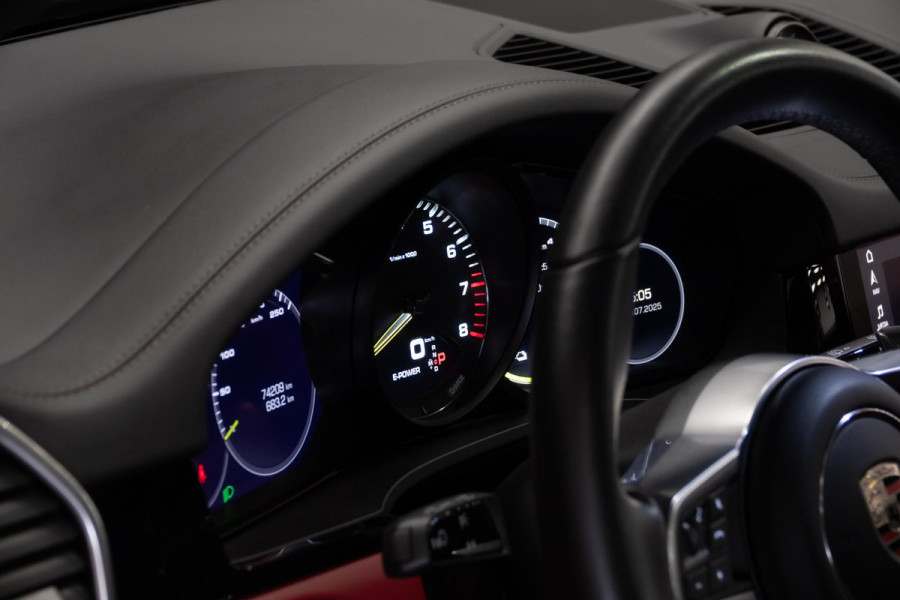 Porsche Cayenne 3.0 E-Hybrid *Sport-Chrono / PASM / Panorama / BOSE / Soft-Close / Surround-view*