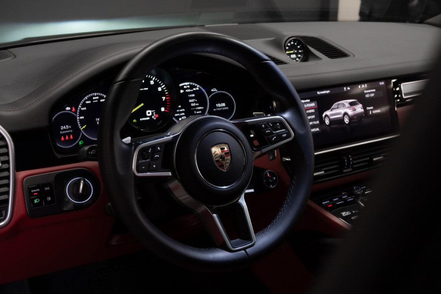 Porsche Cayenne 3.0 E-Hybrid *Sport-Chrono / PASM / Panorama / BOSE / Soft-Close / Surround-view*