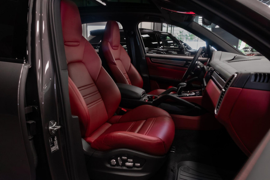 Porsche Cayenne 3.0 E-Hybrid *Sport-Chrono / PASM / Panorama / BOSE / Soft-Close / Surround-view*