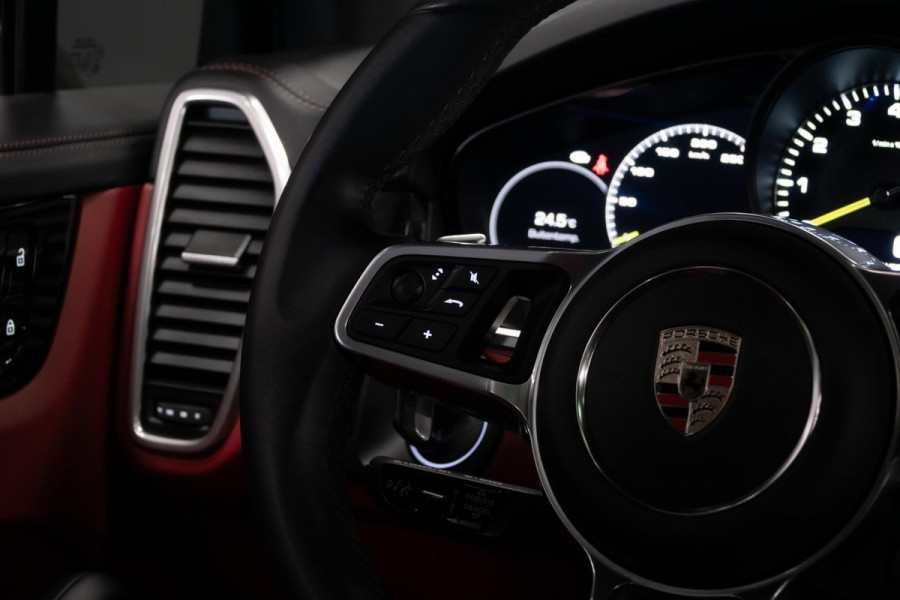 Porsche Cayenne 3.0 E-Hybrid *Sport-Chrono / PASM / Panorama / BOSE / Soft-Close / Surround-view*
