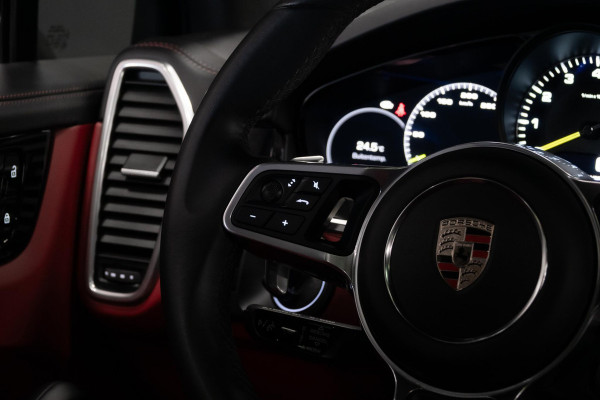 Porsche Cayenne 3.0 E-Hybrid *Sport-Chrono / PASM / Panorama / BOSE / Soft-Close / Surround-view*