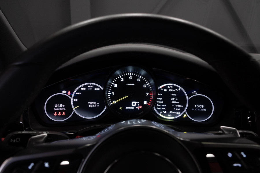 Porsche Cayenne 3.0 E-Hybrid *Sport-Chrono / PASM / Panorama / BOSE / Soft-Close / Surround-view*