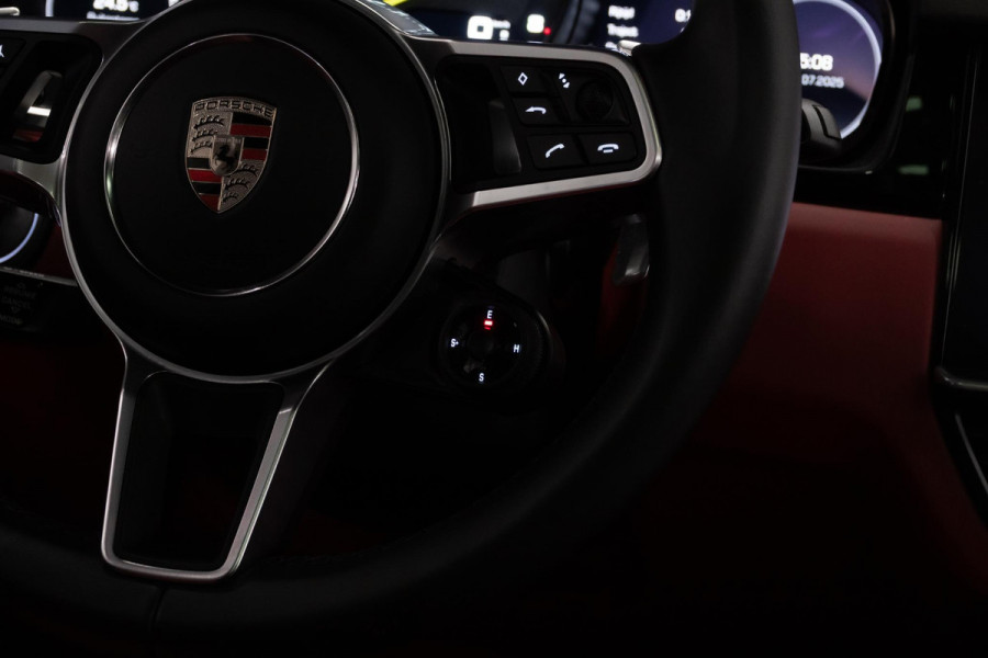Porsche Cayenne 3.0 E-Hybrid *Sport-Chrono / PASM / Panorama / BOSE / Soft-Close / Surround-view*
