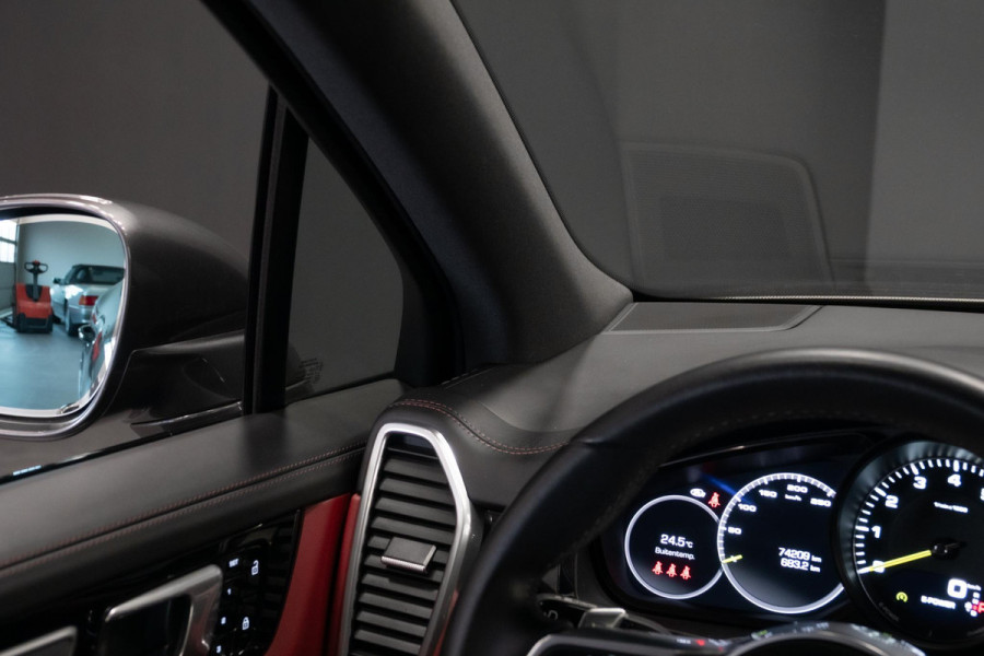 Porsche Cayenne 3.0 E-Hybrid *Sport-Chrono / PASM / Panorama / BOSE / Soft-Close / Surround-view*