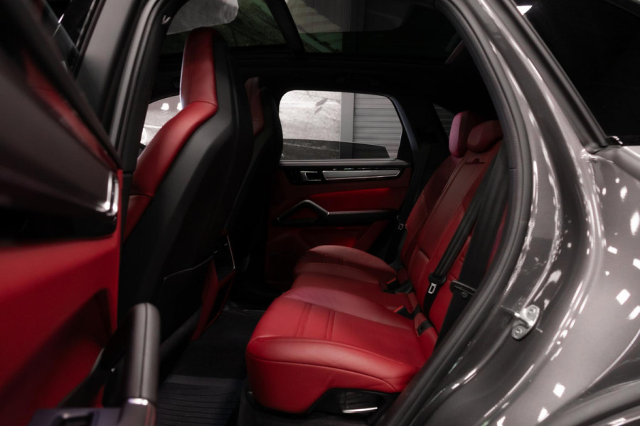 Porsche Cayenne 3.0 E-Hybrid *Sport-Chrono / PASM / Panorama / BOSE / Soft-Close / Surround-view*