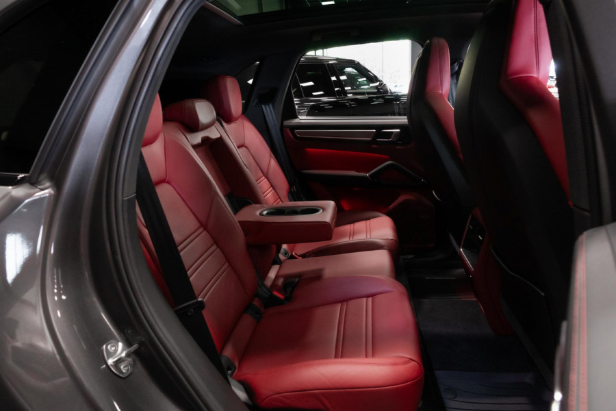 Porsche Cayenne 3.0 E-Hybrid *Sport-Chrono / PASM / Panorama / BOSE / Soft-Close / Surround-view*