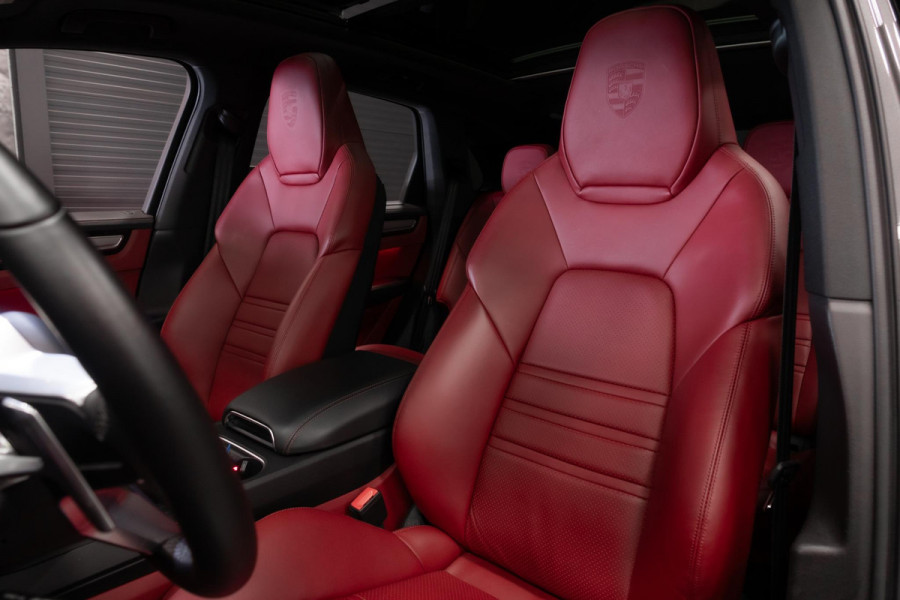 Porsche Cayenne 3.0 E-Hybrid *Sport-Chrono / PASM / Panorama / BOSE / Soft-Close / Surround-view*