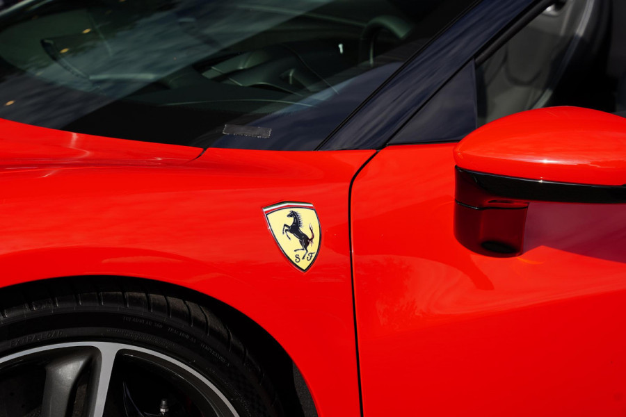 Ferrari 296 GTS 3.0 V6 F 1 Atelier Car Lifting