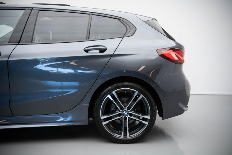 BMW 1-serie 118i High Executive |Pano|M-Pakket|Ambient|Cruise|