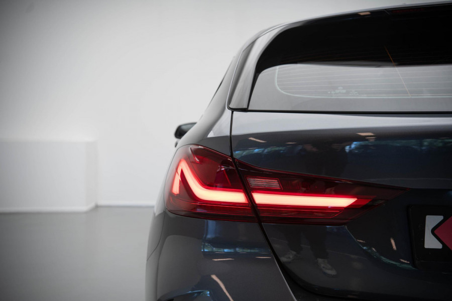 BMW 1-serie 118i High Executive |Pano|M-Pakket|Ambient|Cruise|