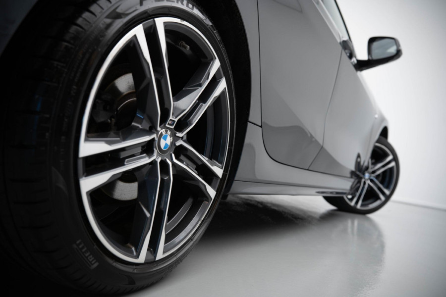 BMW 1-serie 118i High Executive |Pano|M-Pakket|Ambient|Cruise|