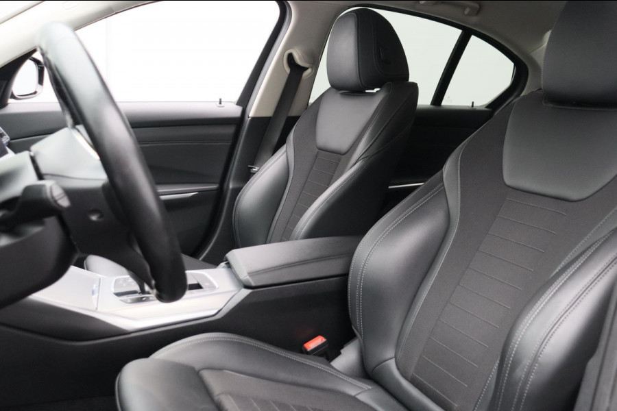 BMW 3 Serie 318i Executive Edition * Origineel Nederlands * Carplay Leder Navigatie Cruise