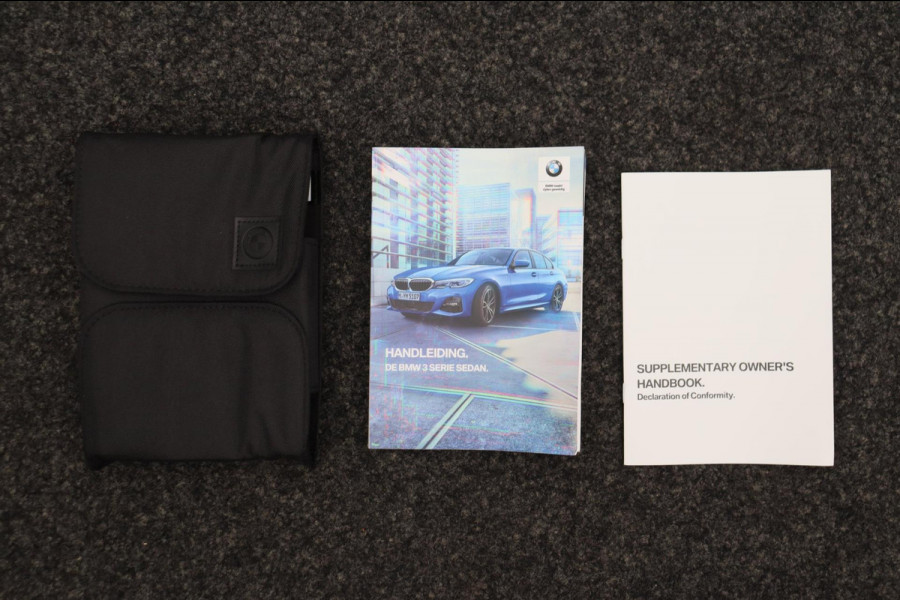 BMW 3 Serie 318i Executive Edition * Origineel Nederlands * Carplay Leder Navigatie Cruise