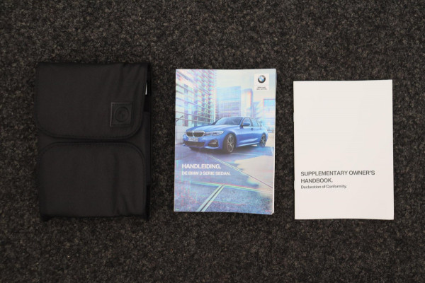 BMW 3 Serie 318i Executive Edition * Origineel Nederlands * Carplay Leder Navigatie Cruise
