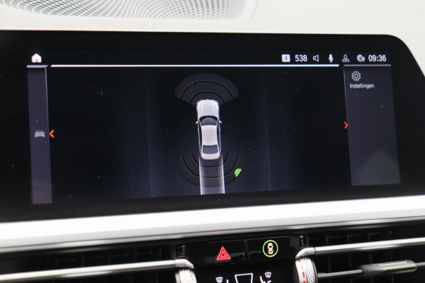 BMW 3 Serie 318i Executive Edition * Origineel Nederlands * Carplay Leder Navigatie Cruise