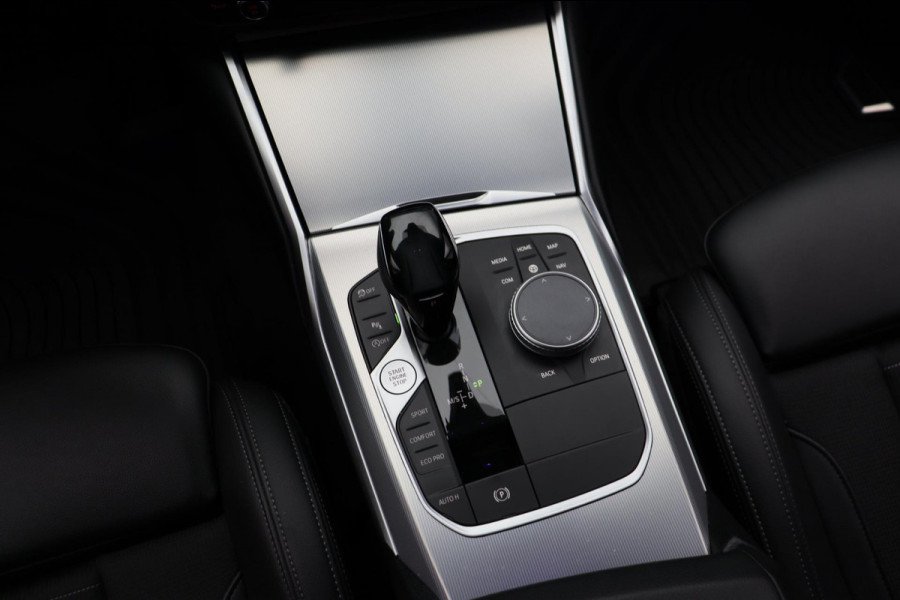 BMW 3 Serie 318i Executive Edition * Origineel Nederlands * Carplay Leder Navigatie Cruise