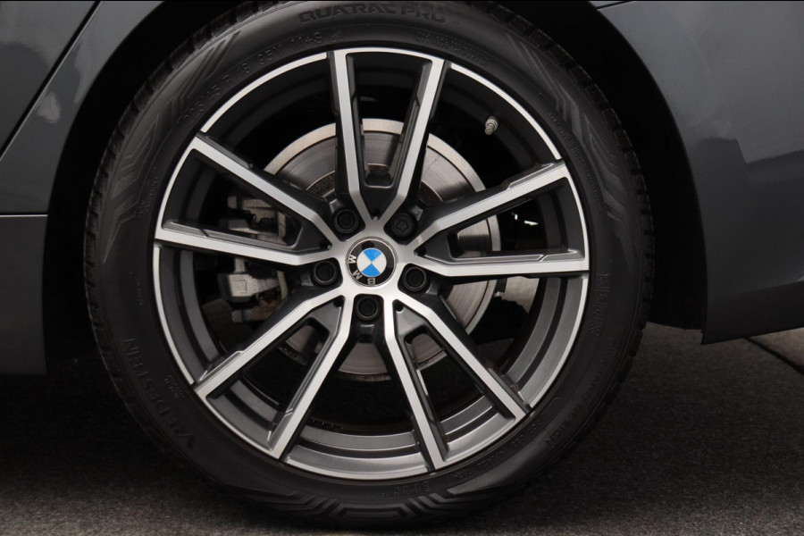 BMW 3 Serie 318i Executive Edition * Origineel Nederlands * Carplay Leder Navigatie Cruise