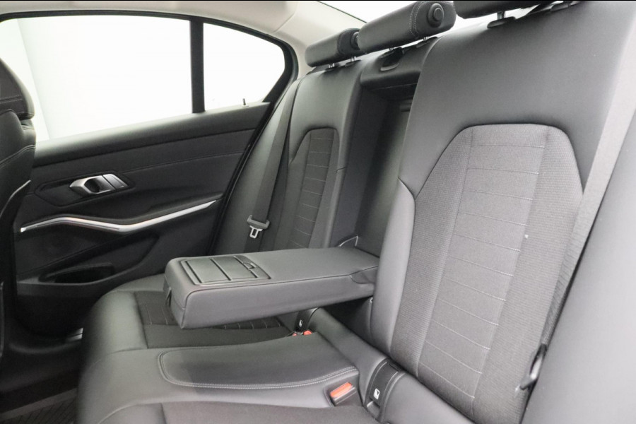BMW 3 Serie 318i Executive Edition * Origineel Nederlands * Carplay Leder Navigatie Cruise