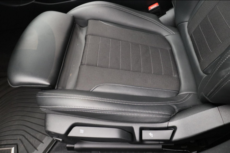 BMW 3 Serie 318i Executive Edition * Origineel Nederlands * Carplay Leder Navigatie Cruise