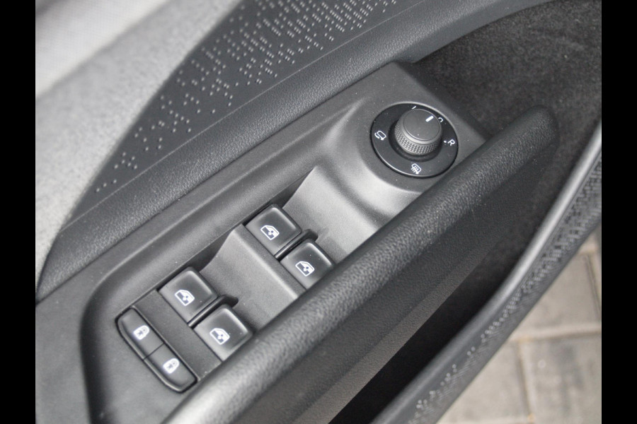 Škoda ENYAQ iV 80 | Camera | Apple Carplay | Trekhaak | Cruise Control |