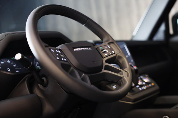 Land Rover Defender 110 2.0 P300e 110 X-Dynamic SE / Head Up / Memory / Elek Stoelen / Acc / Lane Assist / 360 Camera / Open Pano