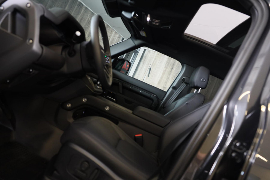 Land Rover Defender 110 2.0 P300e 110 X-Dynamic SE / Head Up / Memory / Elek Stoelen / Acc / Lane Assist / 360 Camera / Open Pano