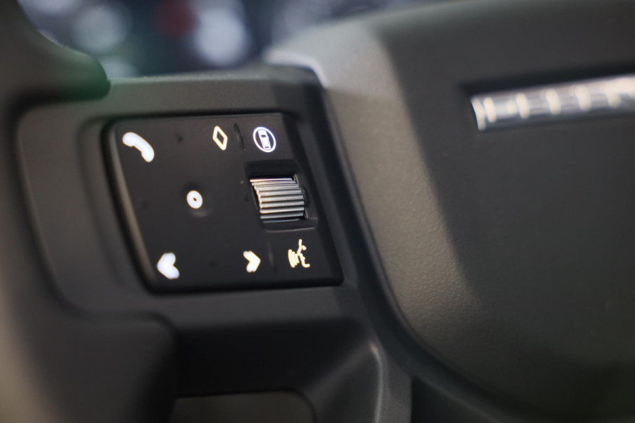 Land Rover Defender 110 2.0 P300e 110 X-Dynamic SE / Head Up / Memory / Elek Stoelen / Acc / Lane Assist / 360 Camera / Open Pano