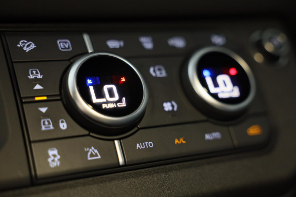 Land Rover Defender 110 2.0 P300e 110 X-Dynamic SE / Head Up / Memory / Elek Stoelen / Acc / Lane Assist / 360 Camera / Open Pano