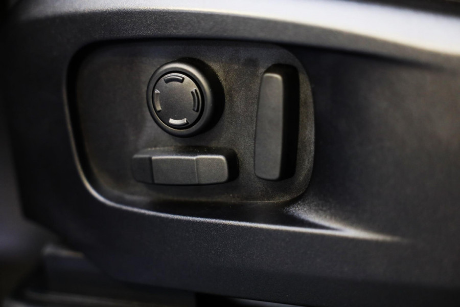 Land Rover Defender 110 2.0 P300e 110 X-Dynamic SE / Head Up / Memory / Elek Stoelen / Acc / Lane Assist / 360 Camera / Open Pano