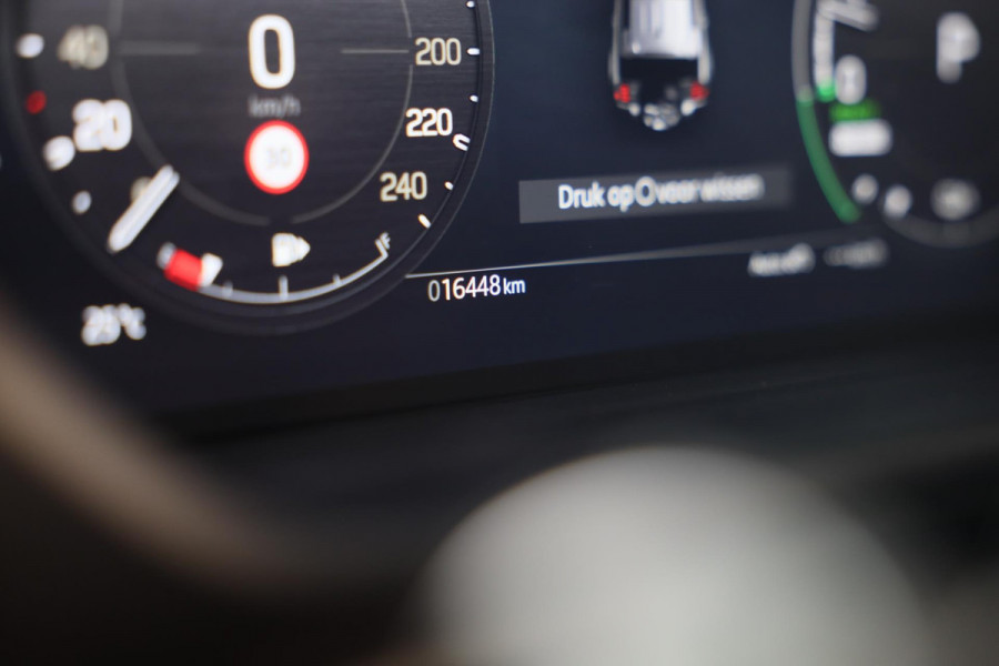 Land Rover Defender 110 2.0 P300e 110 X-Dynamic SE / Head Up / Memory / Elek Stoelen / Acc / Lane Assist / 360 Camera / Open Pano