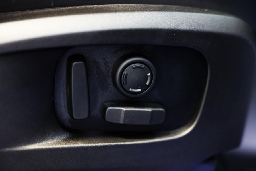 Land Rover Defender 110 2.0 P300e 110 X-Dynamic SE / Head Up / Memory / Elek Stoelen / Acc / Lane Assist / 360 Camera / Open Pano