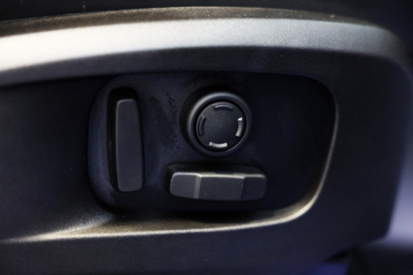 Land Rover Defender 110 2.0 P300e 110 X-Dynamic SE / Head Up / Memory / Elek Stoelen / Acc / Lane Assist / 360 Camera / Open Pano