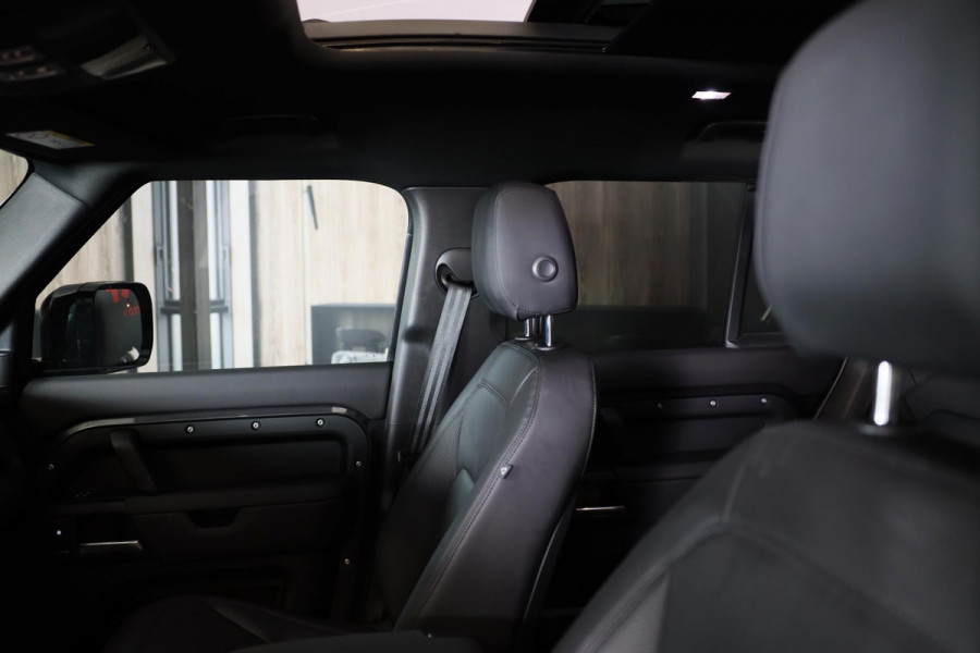 Land Rover Defender 110 2.0 P300e 110 X-Dynamic SE / Head Up / Memory / Elek Stoelen / Acc / Lane Assist / 360 Camera / Open Pano